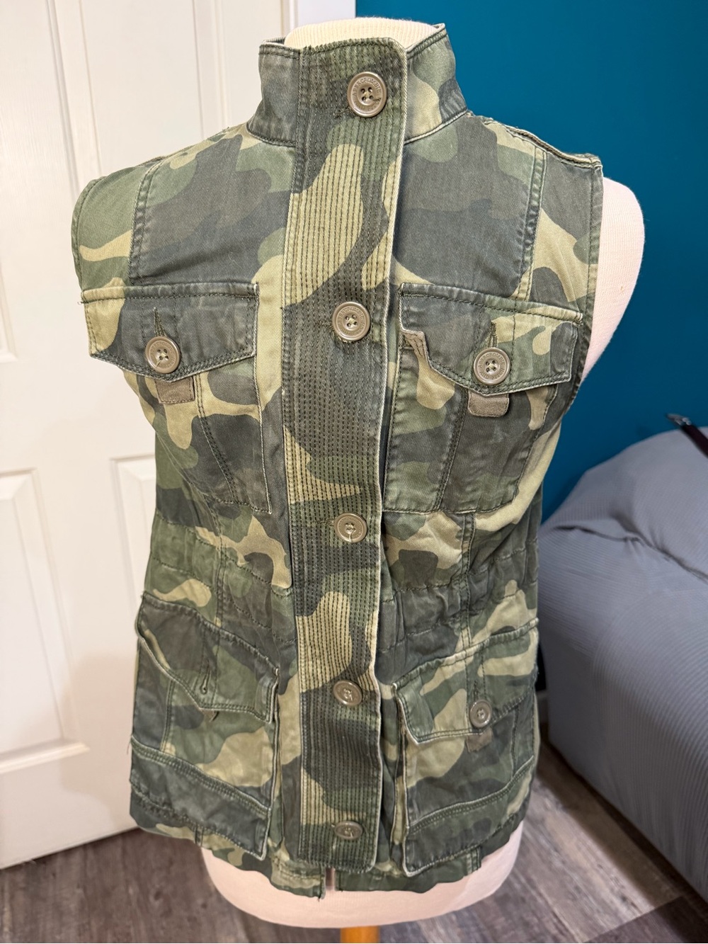 Abercrombie & Fitch Camo Utility Vest in Green/Tan